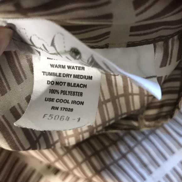 Shapely Vintage Button Up High Neck Blouse Shirt ~ Sz 8 ~ Beige ~ Long Sleeve - Picture 5 of 5